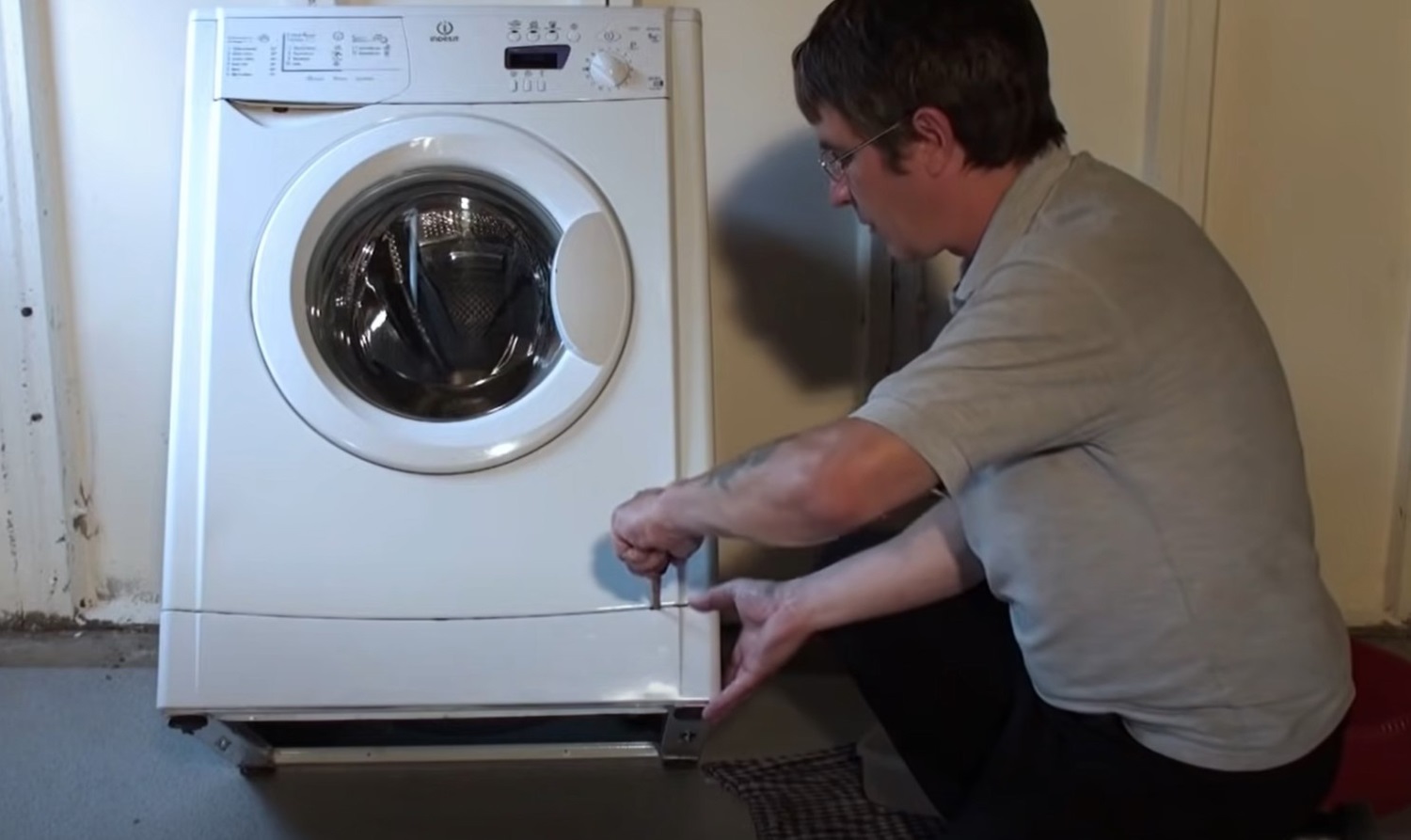 Filter On An Indesit Washing Machine remove panel